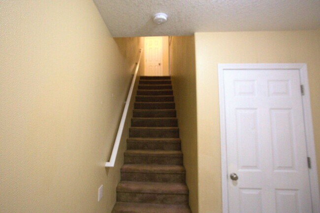 Building Photo - Lafayette 12 Plex