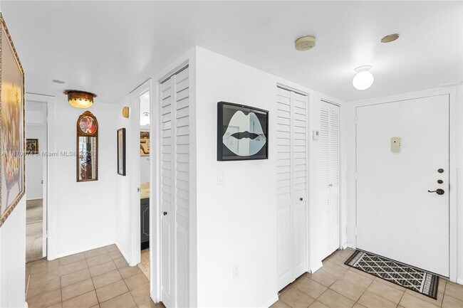 Building Photo - 1000 St Charles Pl