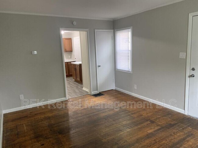 Building Photo - 1460 W 32nd St