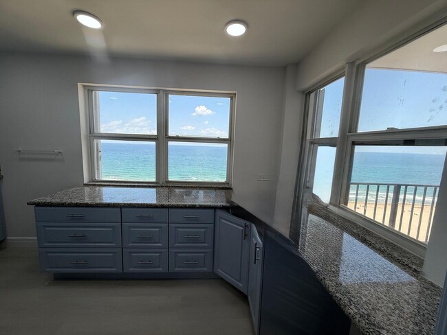 Building Photo - 405 N Ocean Blvd