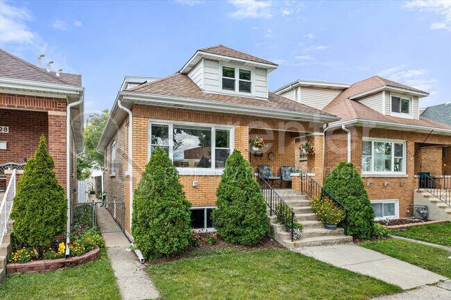 Building Photo - 4230 N Oriole Ave