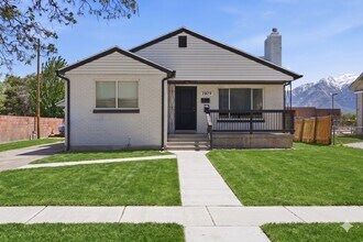 Building Photo - 7879 Oak St