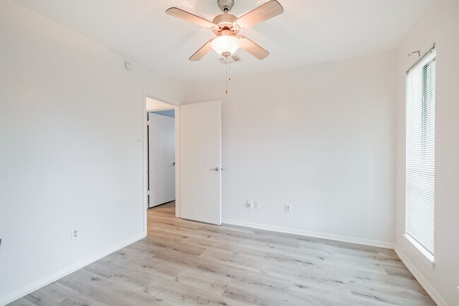 Building Photo - 2815 Arrowhead Dr
