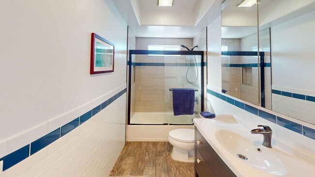 Building Photo - Short or Long Term Rental | ROOFTOP VIEWS!