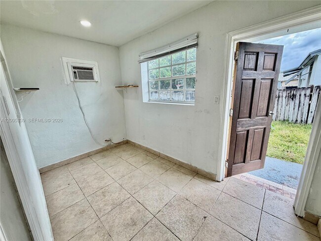 Building Photo - 2212 Grant St