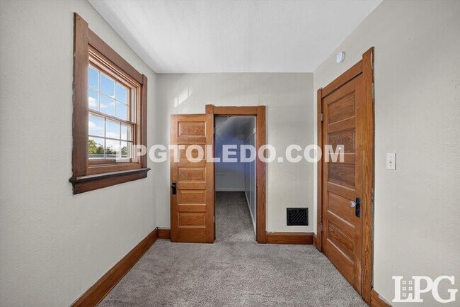 Building Photo - 3318 Stickney Ave