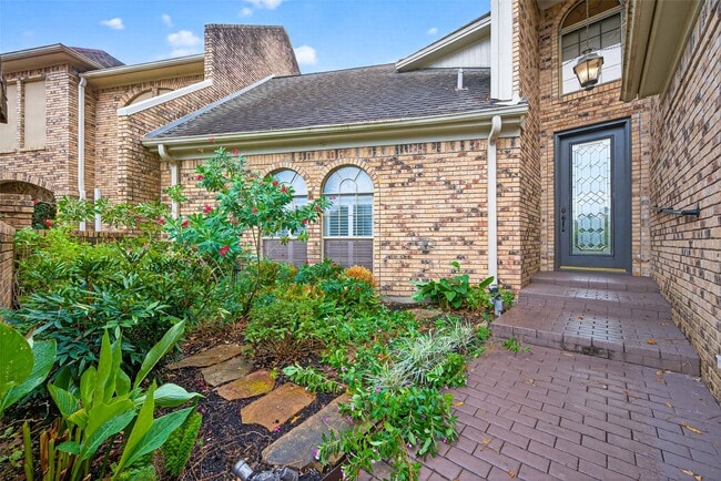 Building Photo - 901 Longmire Rd