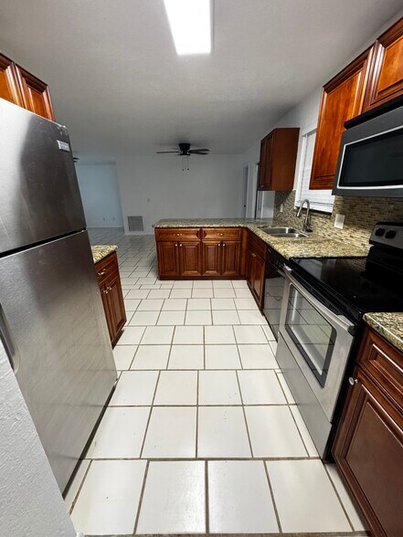 Building Photo - 6669 Royal Palm Beach Blvd