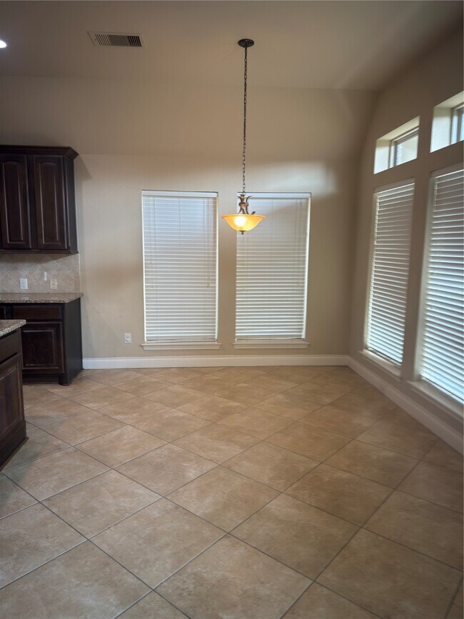 Building Photo - 5318 Stoneridge Ct