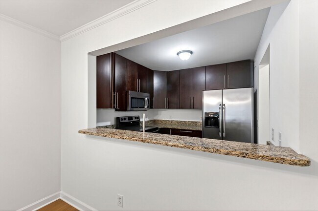 Building Photo - 1010 Nicholwood Dr
