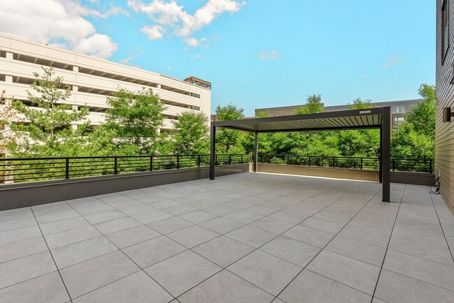 Building Photo - 75 Willow Ct