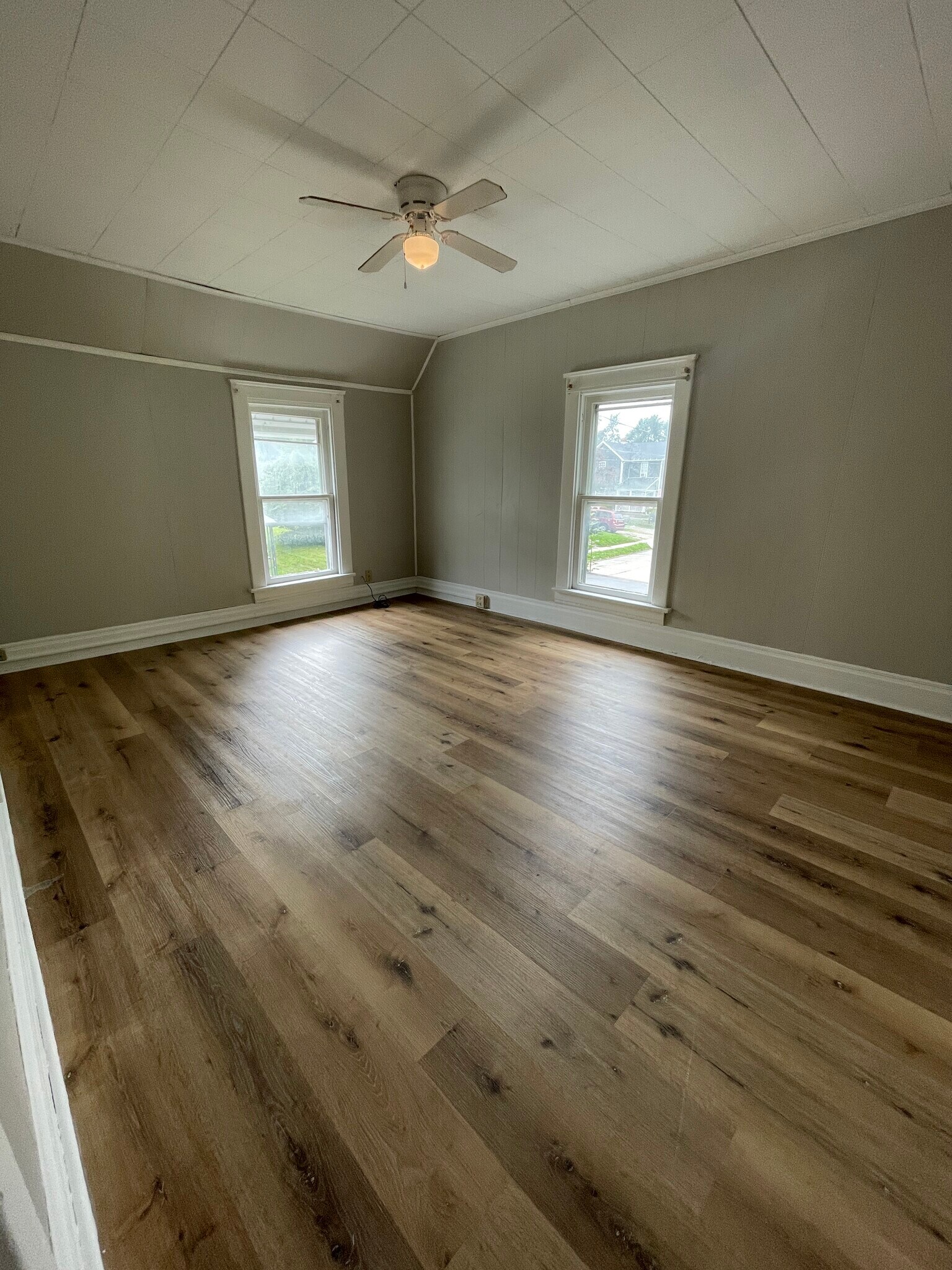 Bedroom 2 - 9 Oak St