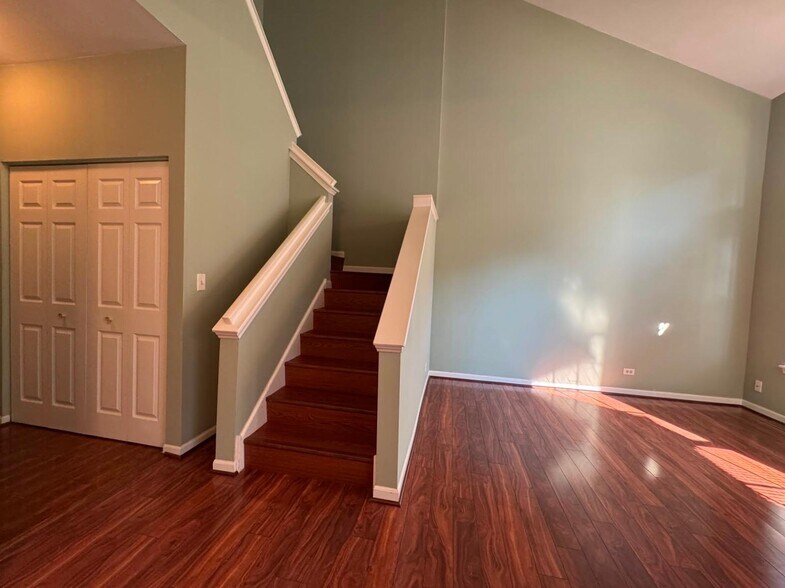 Building Photo - 8 Saint Regis Ct