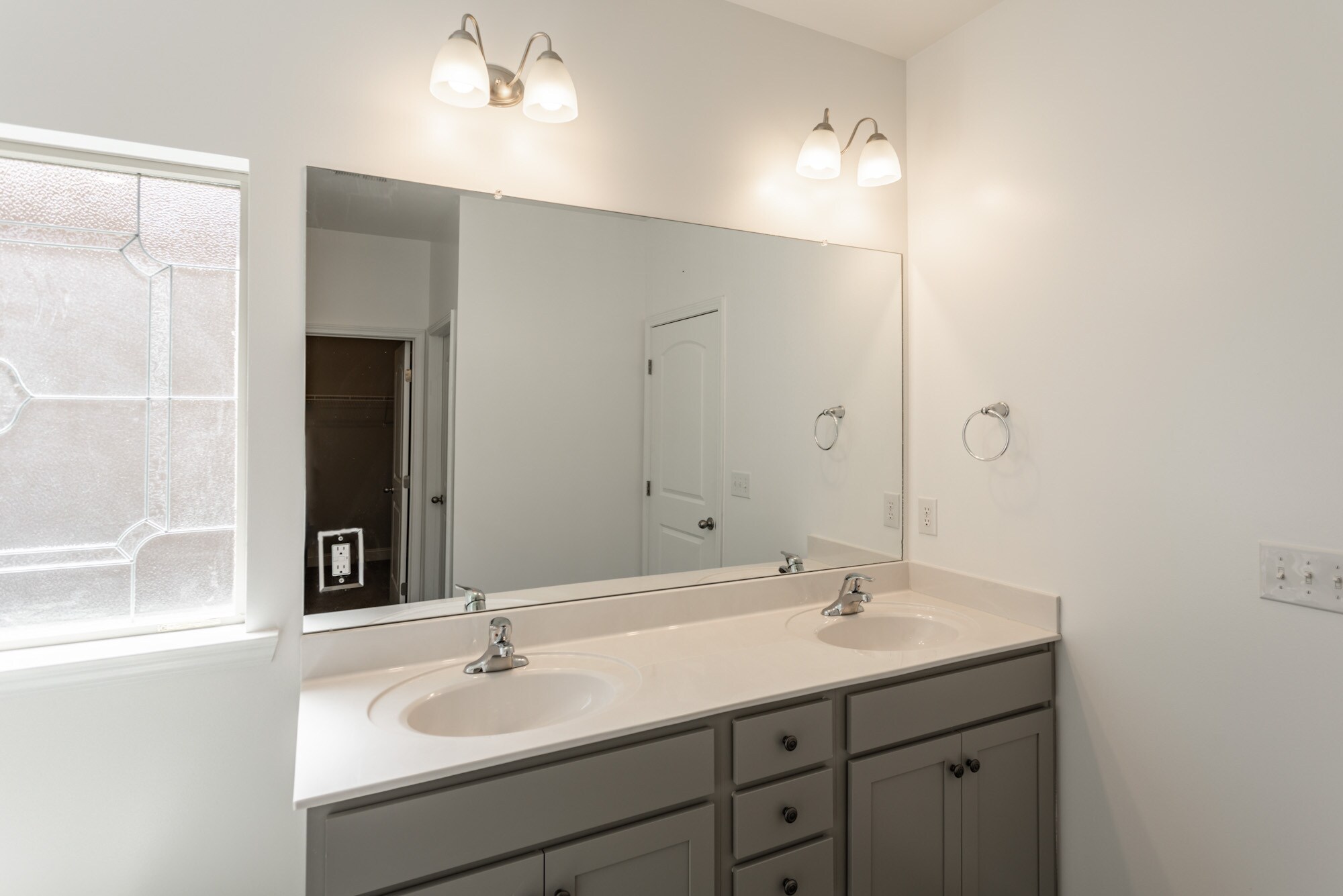 Building Photo - 308 River Rock Dr