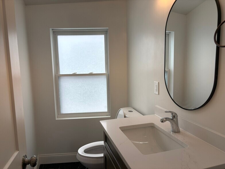 Building Photo - 255 Salem St