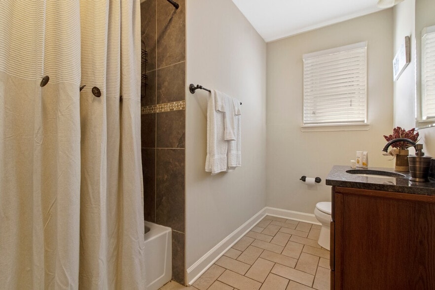 Building Photo - 9424 Sumac Rd