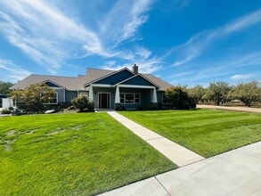 Building Photo - 3 bedroom Country Home