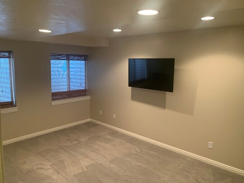 Building Photo - 807 E 10 S
