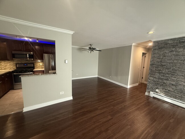 Building Photo - 9S180 Lake Dr