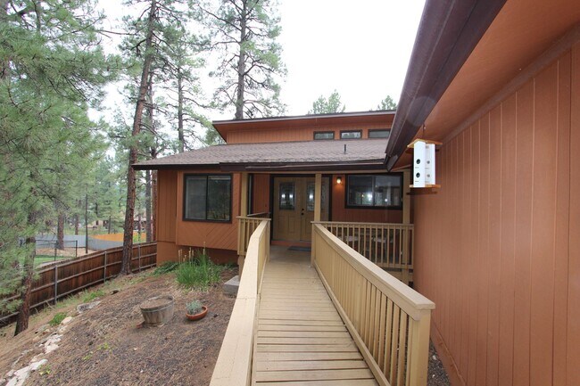 Building Photo - 3270 S Little Dr