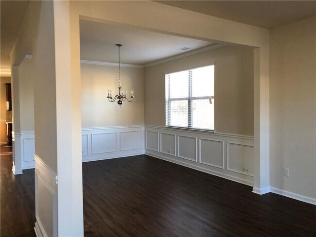 Building Photo - 5315 Mirror Lake Dr