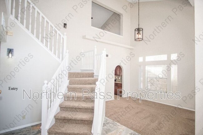Building Photo - 7317 Luz De Lumbre Ave