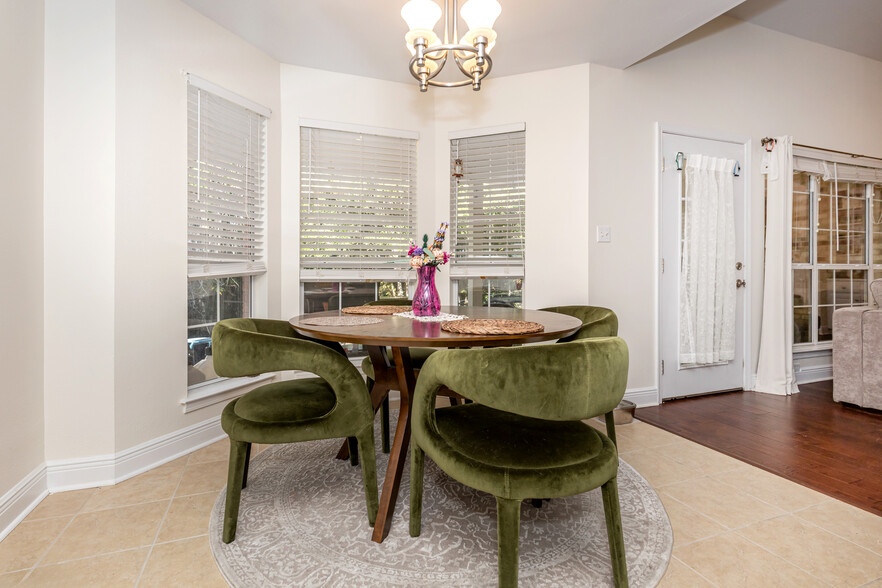 Building Photo - 813 Magnolia Bayou Blvd