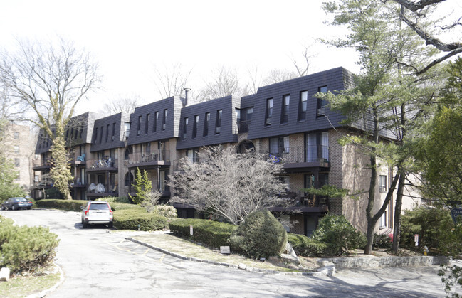 Building Photo - Bronxville Townhouses