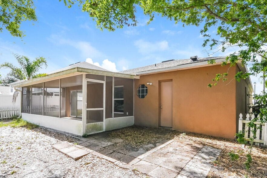 Building Photo - 14552 Lake Price Dr