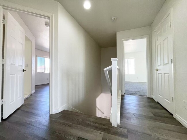 Building Photo - Comfortable  two story single house