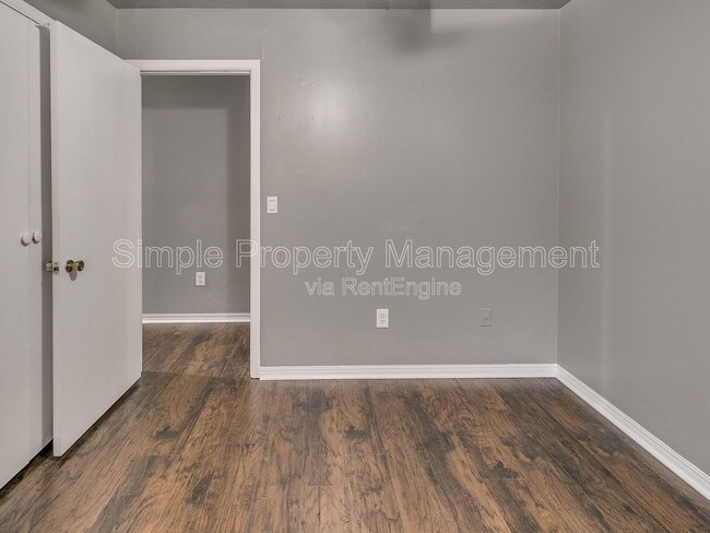 Building Photo - 136 Burton Pl