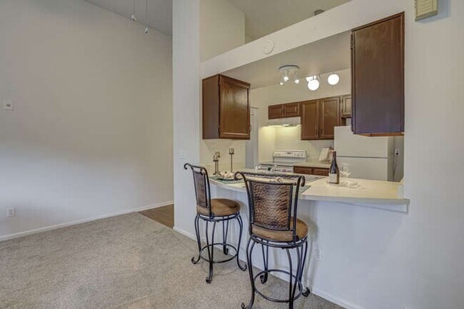 Building Photo - 1 Bedroom 1 Bathroom Beautifully Updated - New Paint & Carpet - Washer/Dryer In Unit