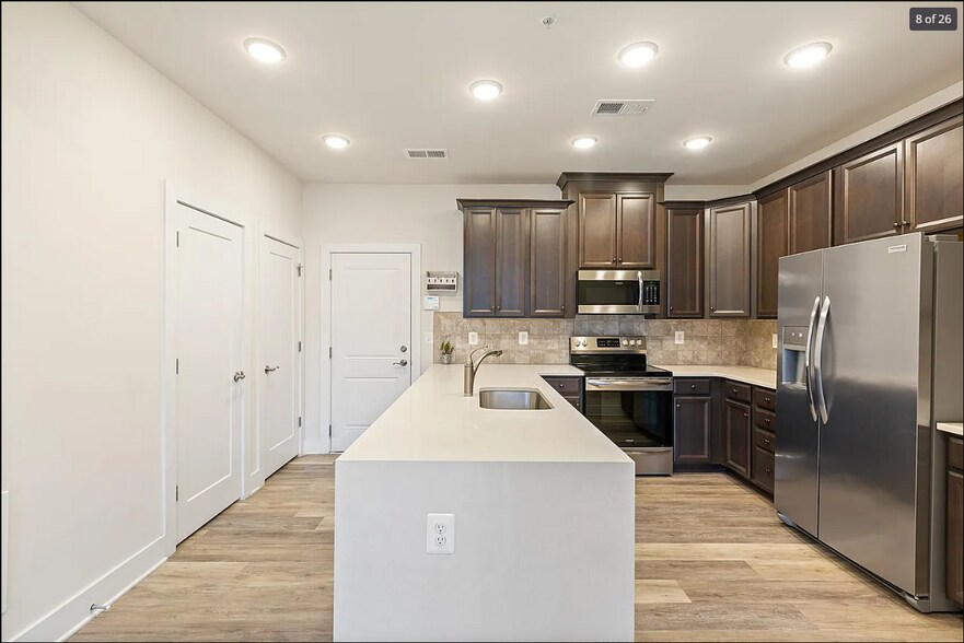 Building Photo - 613 Herndon Pky