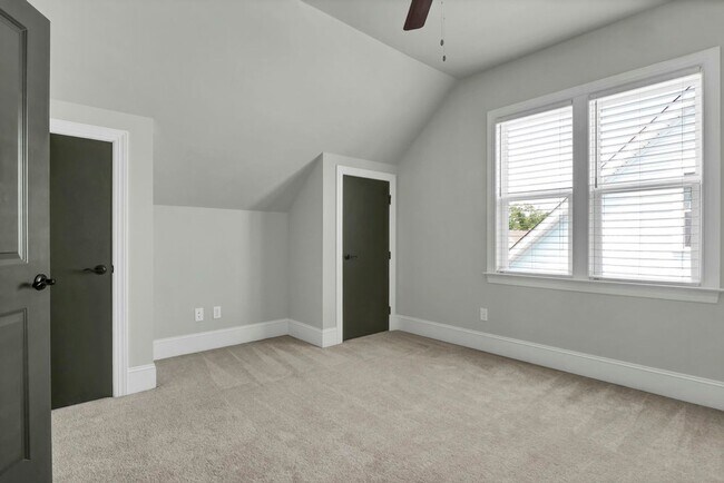 Building Photo - CATHERINES' COVE - Located off Bayshore Dr...