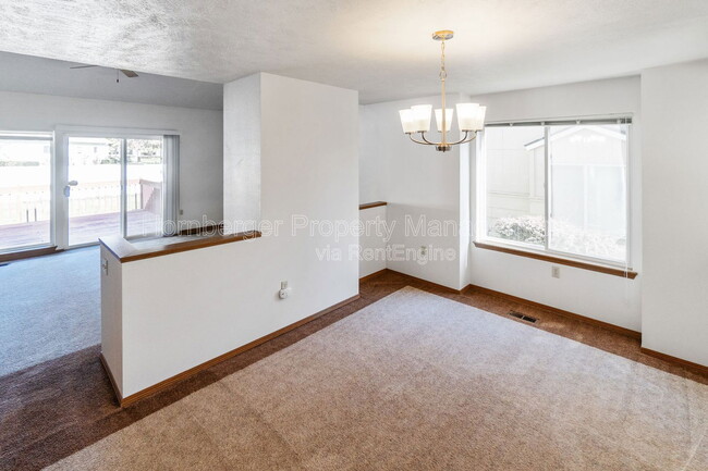 Building Photo - 1605 E 33rd Ave