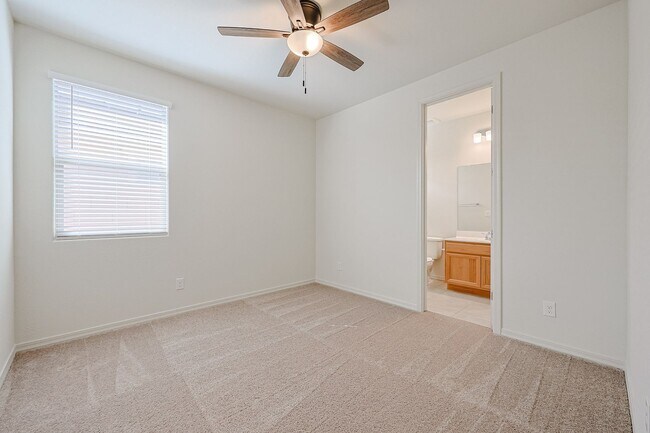 Building Photo - Beautiful 4 Bedroom Home in Aloravita Community