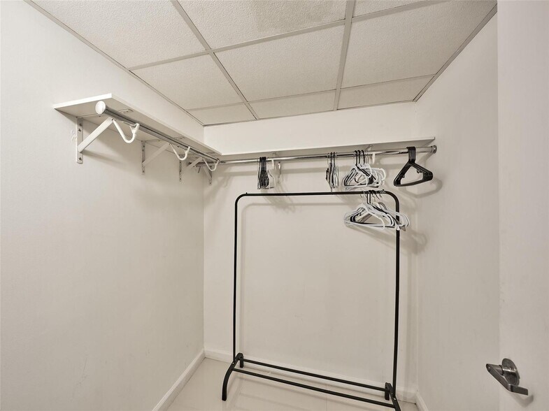Building Photo - 495 Brickell