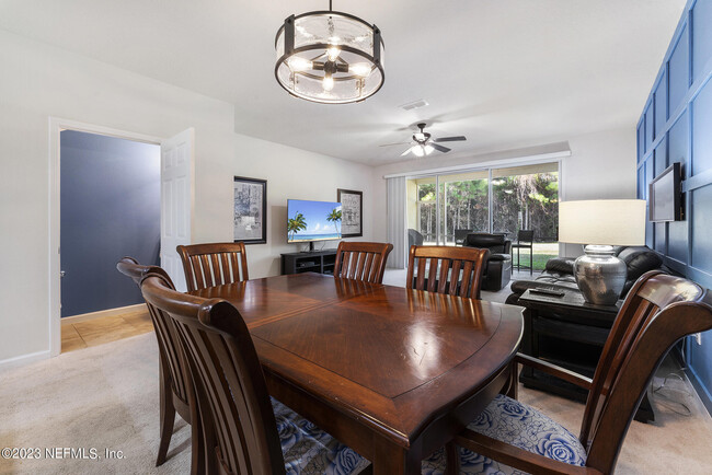 Building Photo - 6867 Roundleaf Dr