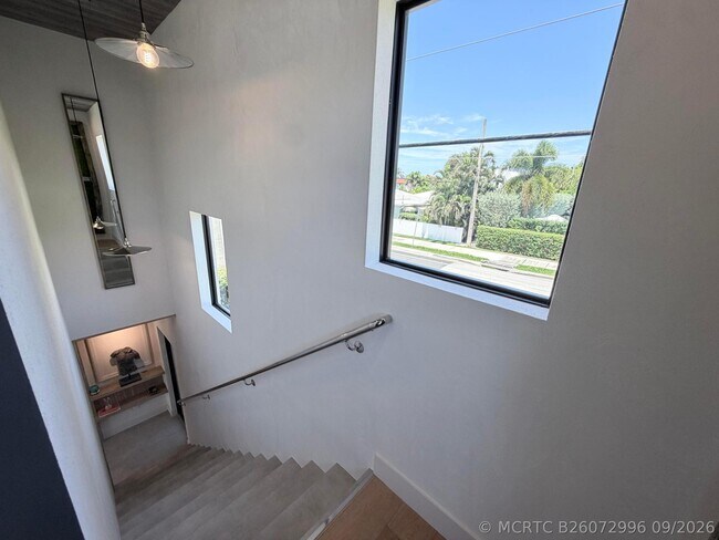 Building Photo - 301 Palmetto St