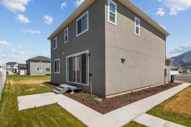 Building Photo - 1728 N Pintail Cv