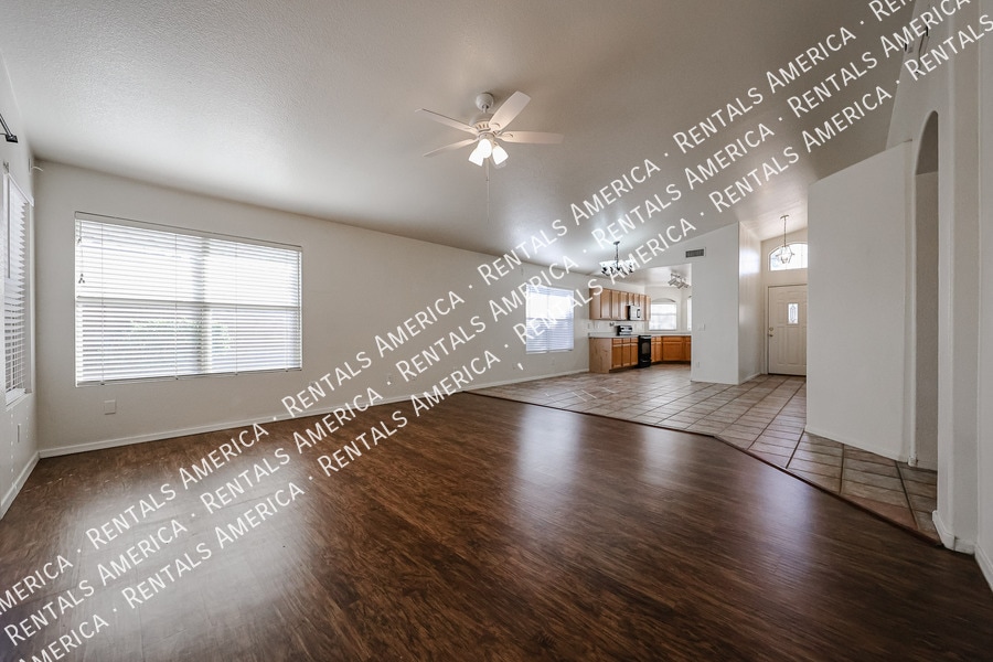 Building Photo - 3884 E Douglas Loop