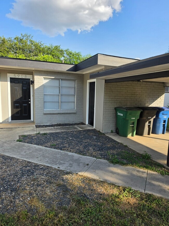 Building Photo - 5906 Deer Horn Dr.