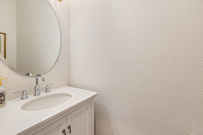 Building Photo - 4474 Peak Crst Vw