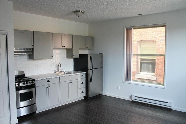 KITCHEN - Yamhill Apartments