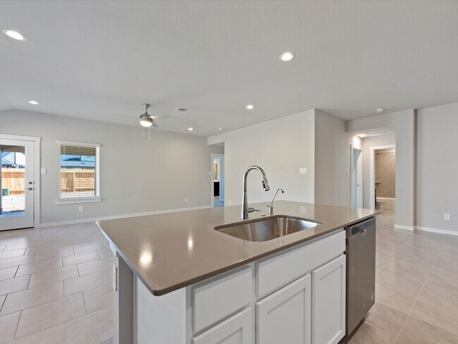 Building Photo - 3335 Silverton Dr