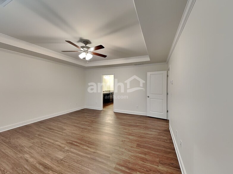 Building Photo - 5020 Hudson Vly Dr