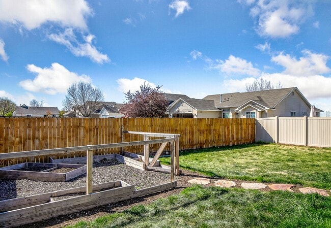 Building Photo - 4bd/2.5ba Home Near the Marketplace Nampa ...