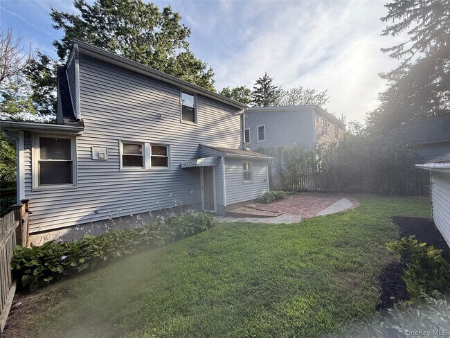 Building Photo - 24 8th Ave