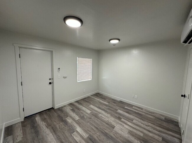 Building Photo - 500 S Main St