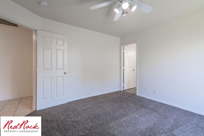 Building Photo - 2620 E 700 N